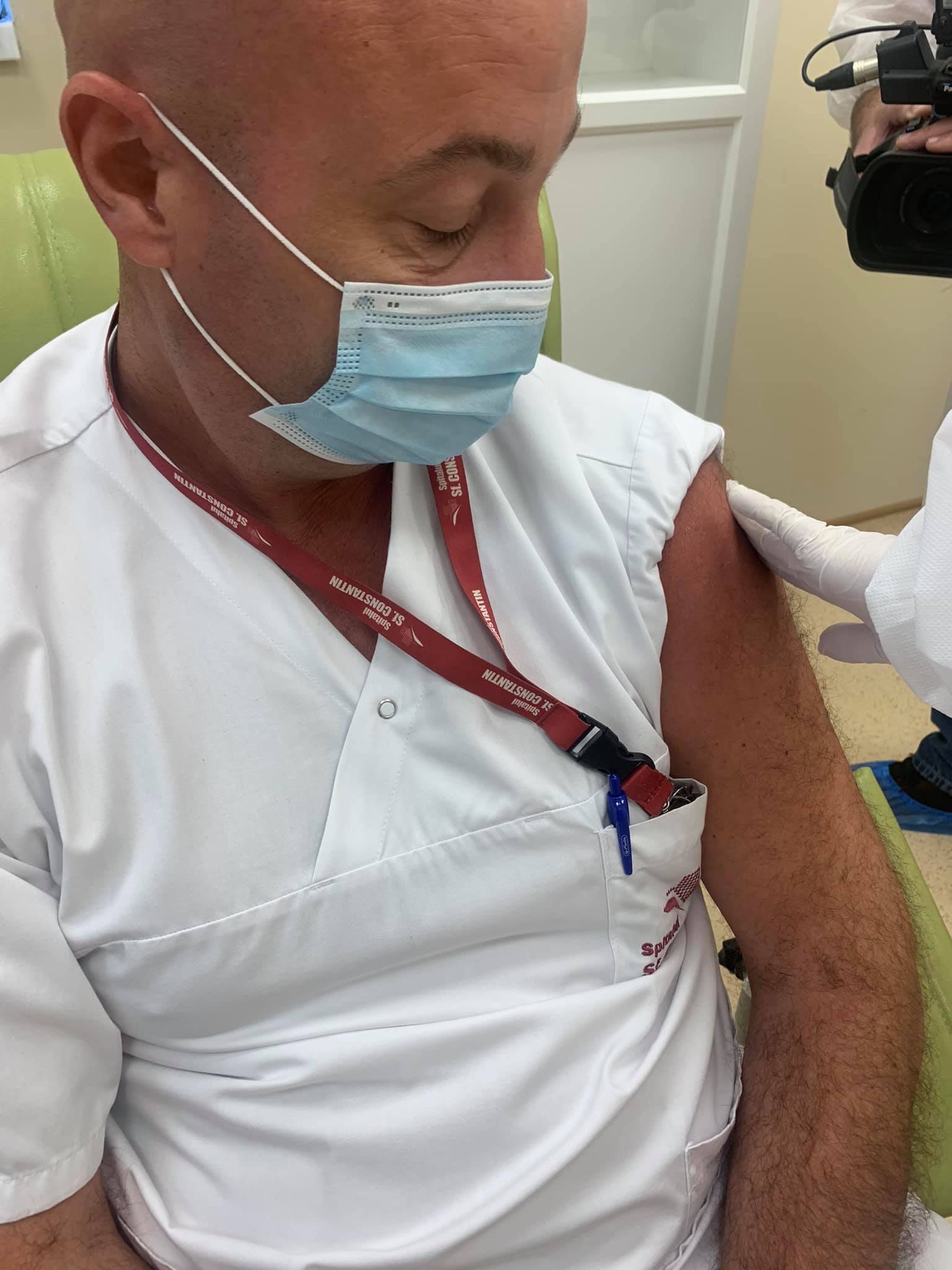 Foto Brașov. Medicii de la Spitalul Sf Constantin s-au vaccinat anti-COVID. Bogdan Moldovan: „Alături de o parte din camarazii mei” 3