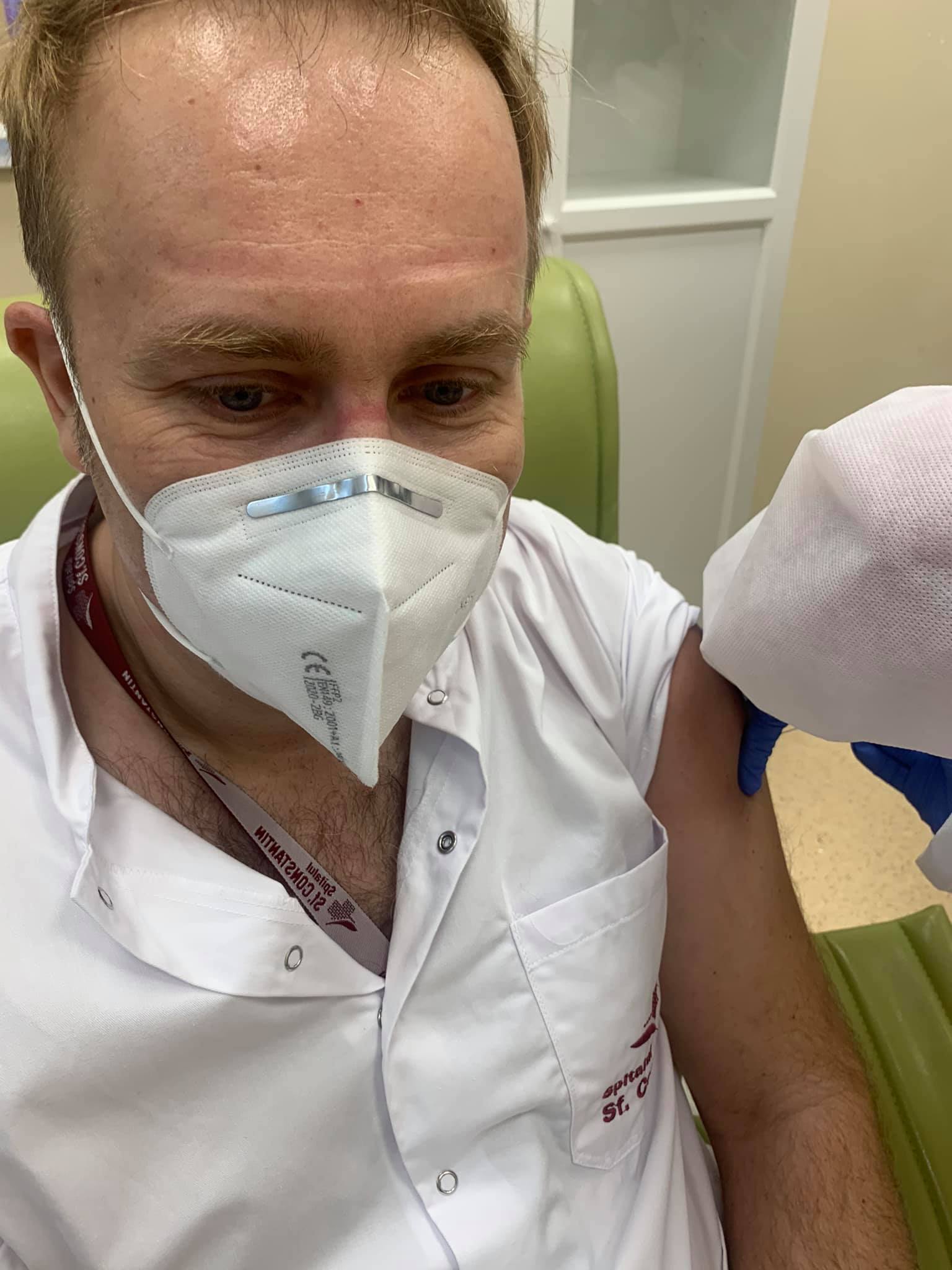 Foto Brașov. Medicii de la Spitalul Sf Constantin s-au vaccinat anti-COVID. Bogdan Moldovan: „Alături de o parte din camarazii mei” 4