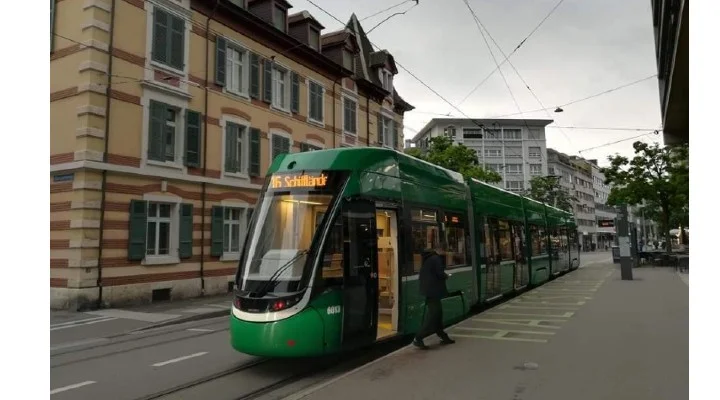 Brașov. Ce alegi? Tramvaie și poluare industrială sau poluare auto fără poluare industrială?  1