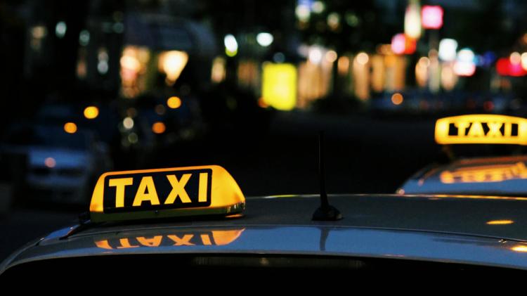 Plătiți viziunea de taxi plus recenzii de noapte