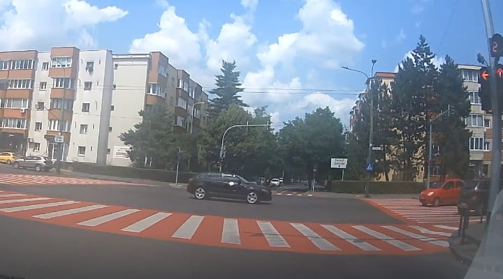 (Foto/Video) Accident Brașov. Carambol cu 6 mașini, pe str. Zizinului. Momentul impactului 2