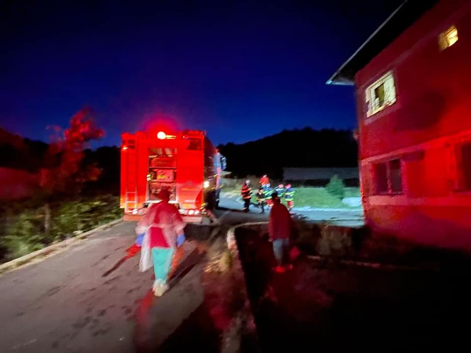 (Foto) Incendiu la un spital din Brașov. 150 de pacienți evacuați 2
