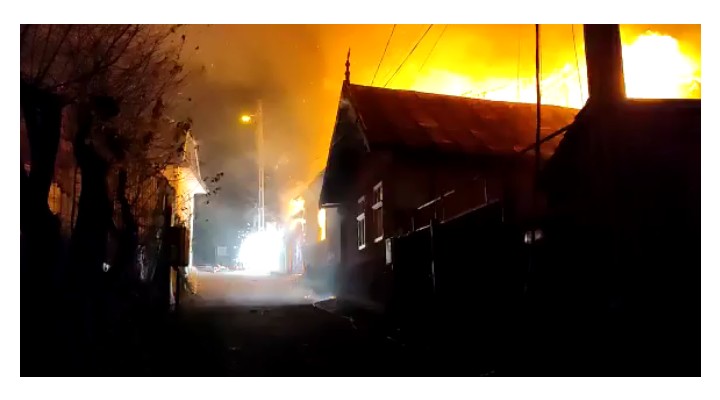 Video Brașov. Incendiu violent. 3 case din Șchei au ars ca o torță 1