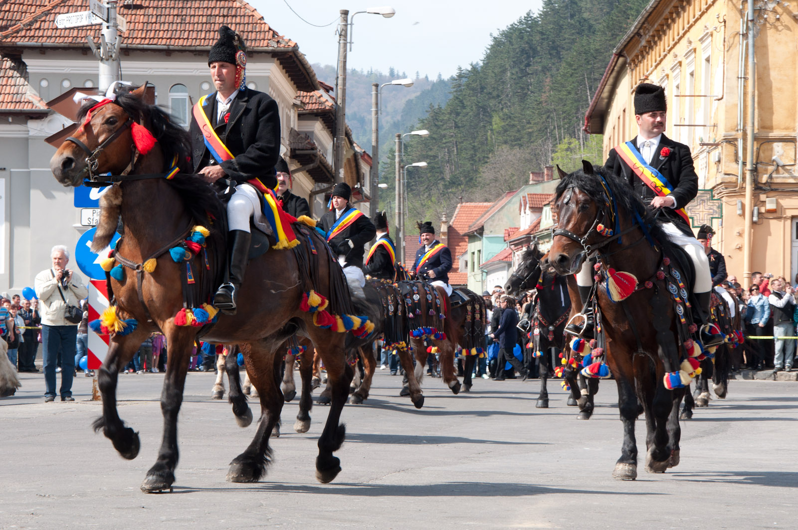 Brașov. Restricții de circulație pentru Parada Junilor Brașoveni 1
