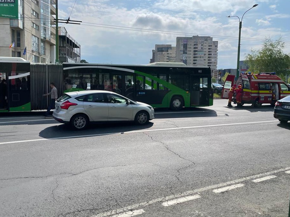 Brașov. Femeie lovită la coloană după ce a căzut într-un autobuz RATBV de pe linia 17 1