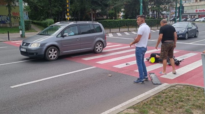 (Video) Accident Brașov. Tânăr pe trotinetă electrică, rănit grav pe o trecere de pietoni 1