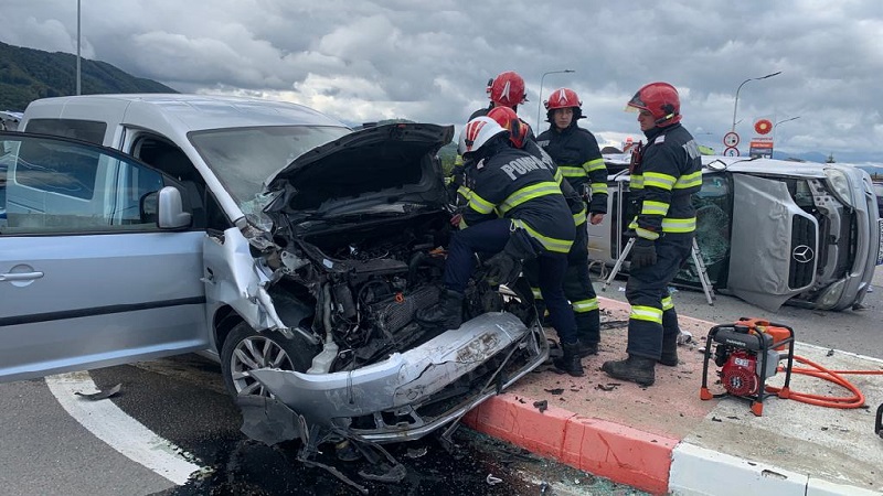 (Foto) Accident Brașov. 4 persoane rănite, două mașini făcute praf, pe Șoseaua Cristianului 1