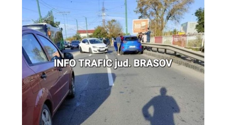 Accident Brașov. Două șoferițe s-au lovit pe podul de pe str. Hărmanului 1