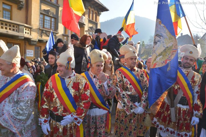 Junii Brasovului: „Vă așteptăm pe 1 Decembrie în Piața Unirii să sărbătorim împreună ziua Națională”. Ce poți face la Brașov în minivacanța de 1 Decembrie 2
