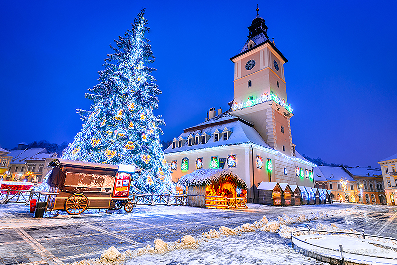 Brașov. RATBV suplimentează numărul de autobuze, când se aprind luminițele de Crăciun în Piața Sfatului 1