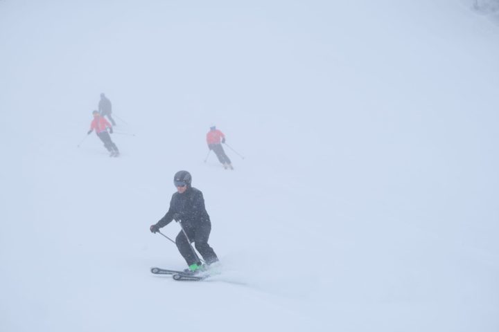 (Foto) Allen Coliban: „Start la schiat în Poiana Brașov! Ne bucurăm cu toții că ninge în Poiană.” 3