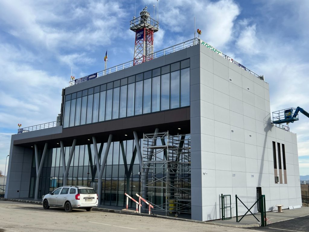 Aeroportul Brașov. A fost finalizată clădirea pentru turnul virtual.  Zboruri programate spre Turcia și Grecia, la o zi după termenul de deschidere: "Putem să spunem că este un act de curaj" 1