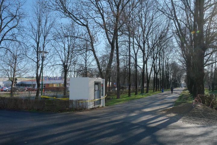 (Foto) Primăria Brașov a montat primele toalete automatizate. Zonele în care au fost amplasate 1