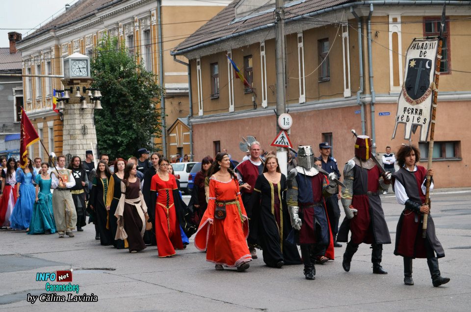 Mergi? Astăzi se redeschide Cetățuia Brașovului. Parada cu cavaleri și domnițe pornește din Piața Sfatului 1