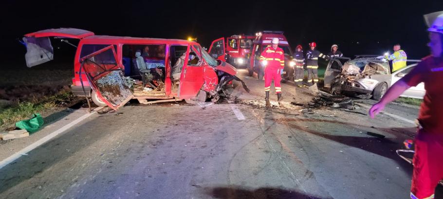 (Video) Accident Brașov. 7 persoane rănite, după ce un autoturism şi un microbuz au fost implicate într-un accident pe DN 13 1