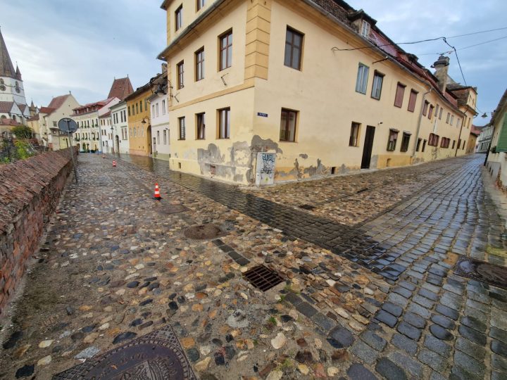 (Foto) Și la Brașov? Golite de mașini, străzile istorice ale Sibiu își recapătă farmecul de odinioară 2