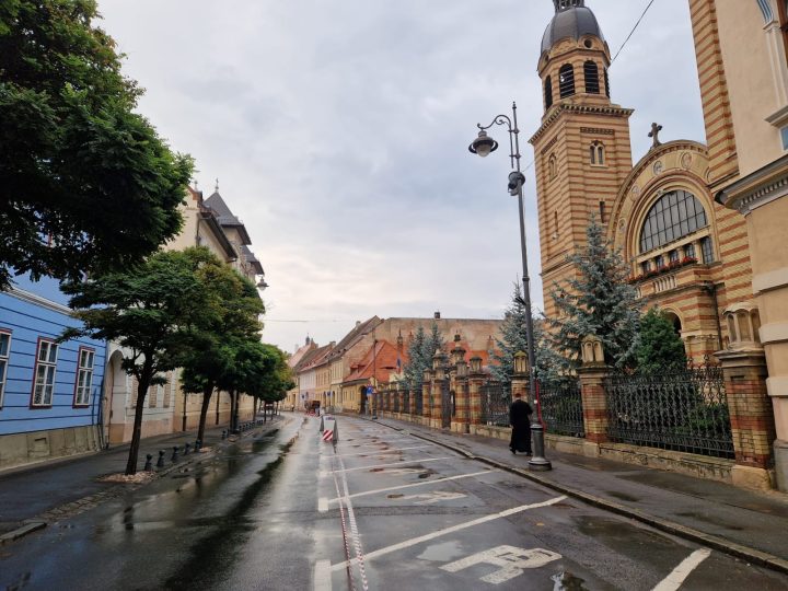 (Foto) Și la Brașov? Golite de mașini, străzile istorice ale Sibiu își recapătă farmecul de odinioară 1