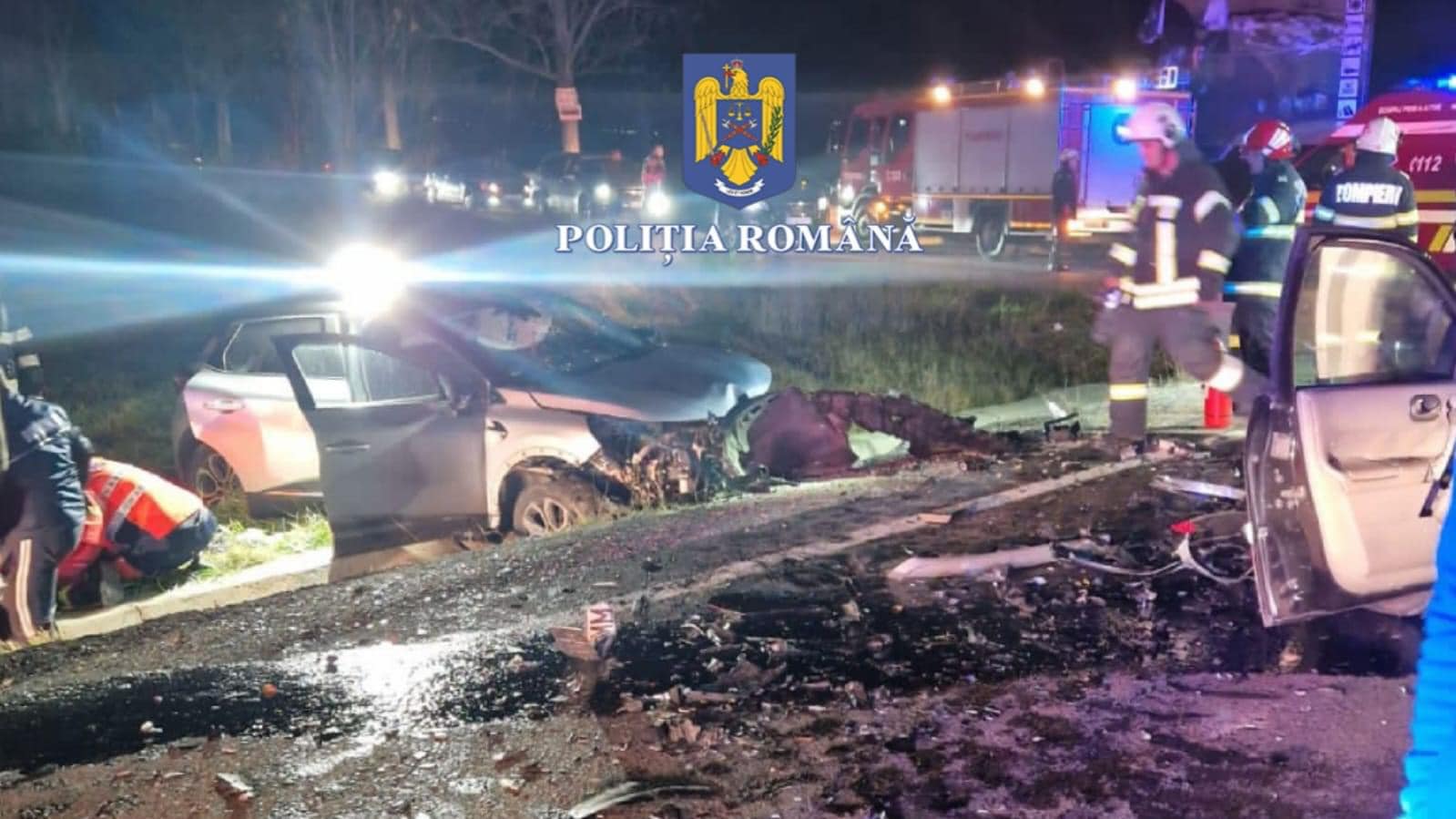(Foto) Accident Brașov. Gravidă readusă la viață de medici pe marginea drumului. Două mașini s-au ciocnit violent între Bran şi Râşnov 3