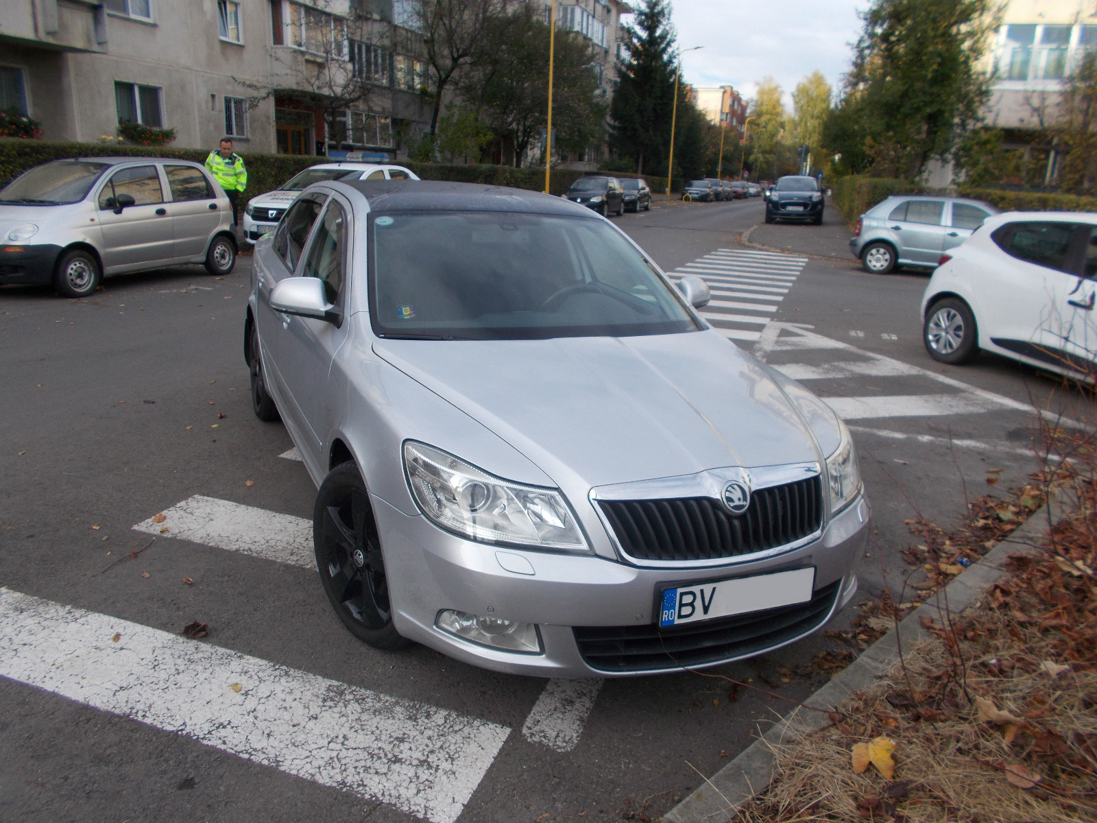 Foto Brașov. Doar 146 de autoturisme ridicate. Poliția și Primăria protejează în continuare mașinile parcate pe trotuare 2