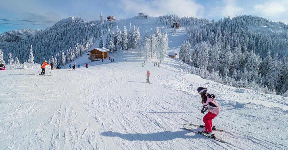 Miercurea braşovenilor, pe pârtiile din Poiana Braşov. 50% reducere la cartelele de schi, respectiv ski-pass-urile de o zi 1