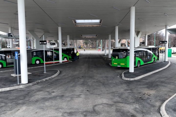 Video Brașov. Astăzi se deschide cel mai mare terminal RAT, dar și cel mai verde. 12 peroane şi staţii de încărcare pentru autobuze electrice 2