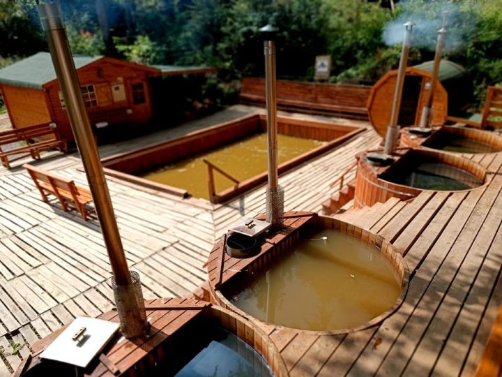 (Foto/Video) S-a deschis sezonul la Băile Csiszár: Bazine cu ape minerale, ciubăre cu apă caldă, saune, mofete, la 1 oră de Brașov 4