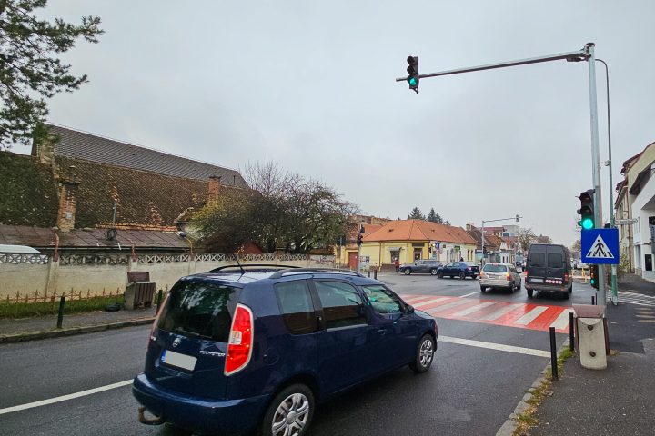 Brașov. Un nou semafor a fost pus în funcțiune într-o intersecție complicată 2