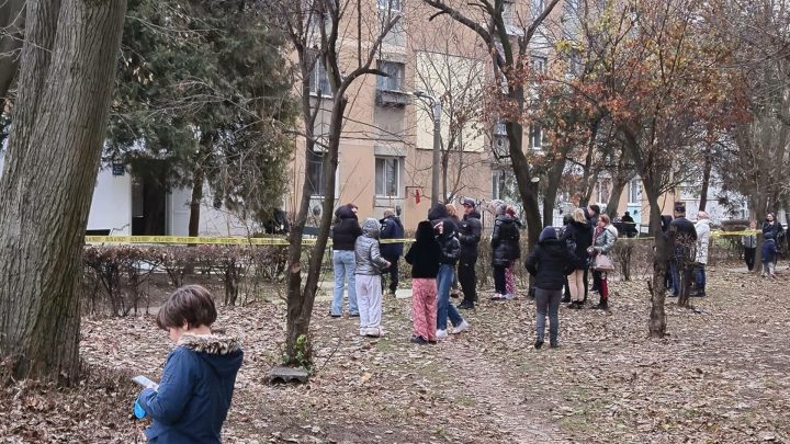 Explozie la parterul unui bloc. O femeie de 77 de ani a fost rănită 1