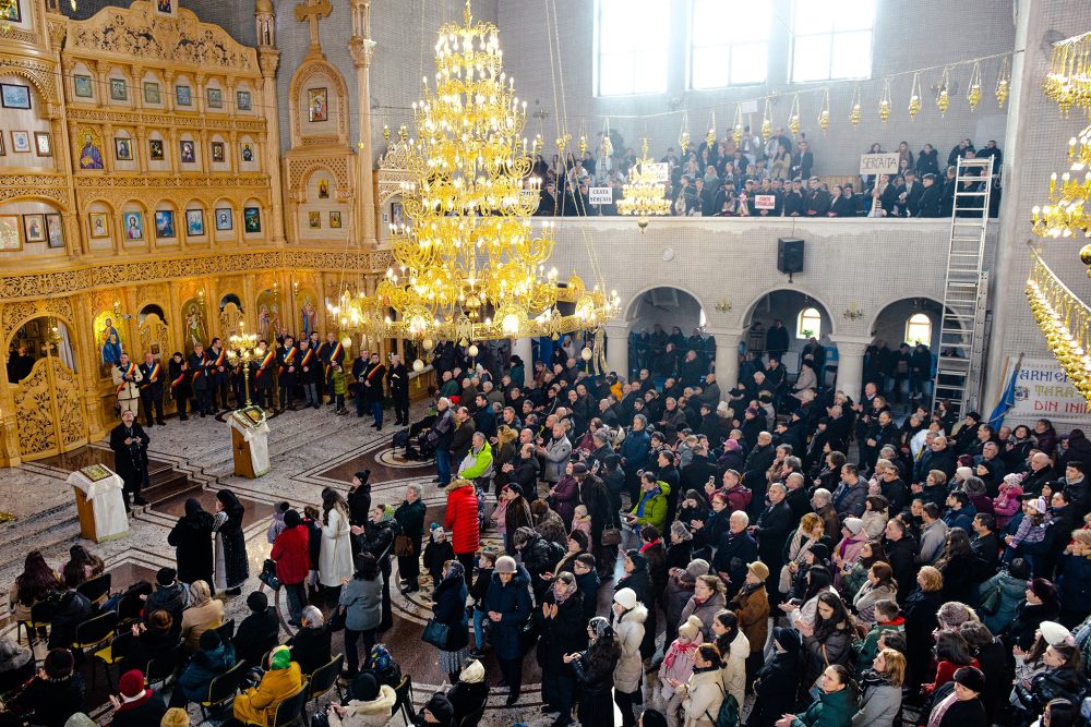 Festivalul Cetelor de Feciori din Ţara Făgăraşului. „În acest an am avut 24 de cete. Ne bucurăm că tinerii s-au îmbrăcat românește corect” 4