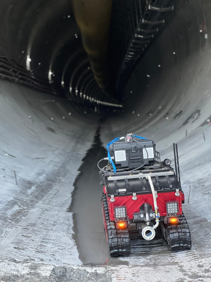 Se construiește. Brașov. Tunelul feroviar Racoș-Ormeniș, cel mai lung tunel feroviar din România, la care se lucrează. Premieră în construcțiile din România: cum arată din interior primul tunel de autostradă forat, pe A1 (Video)  4