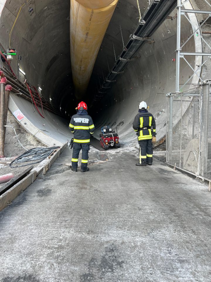 Se construiește. Brașov. Tunelul feroviar Racoș-Ormeniș, cel mai lung tunel feroviar din România, la care se lucrează. Premieră în construcțiile din România: cum arată din interior primul tunel de autostradă forat, pe A1 (Video)  2