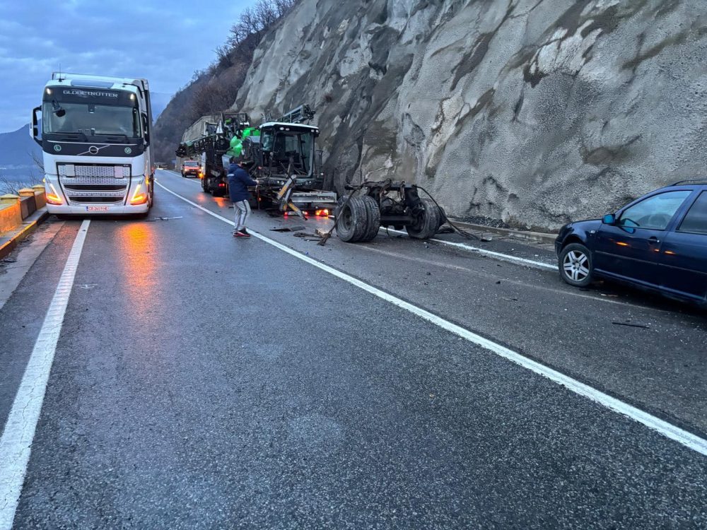 Impact mortal între două TIR-uri, pe DN 6. Un şofer şi-a pierdut viaţa 3