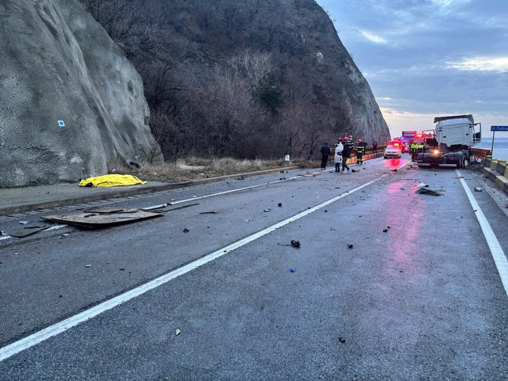 Impact mortal între două TIR-uri, pe DN 6. Un şofer şi-a pierdut viaţa 4