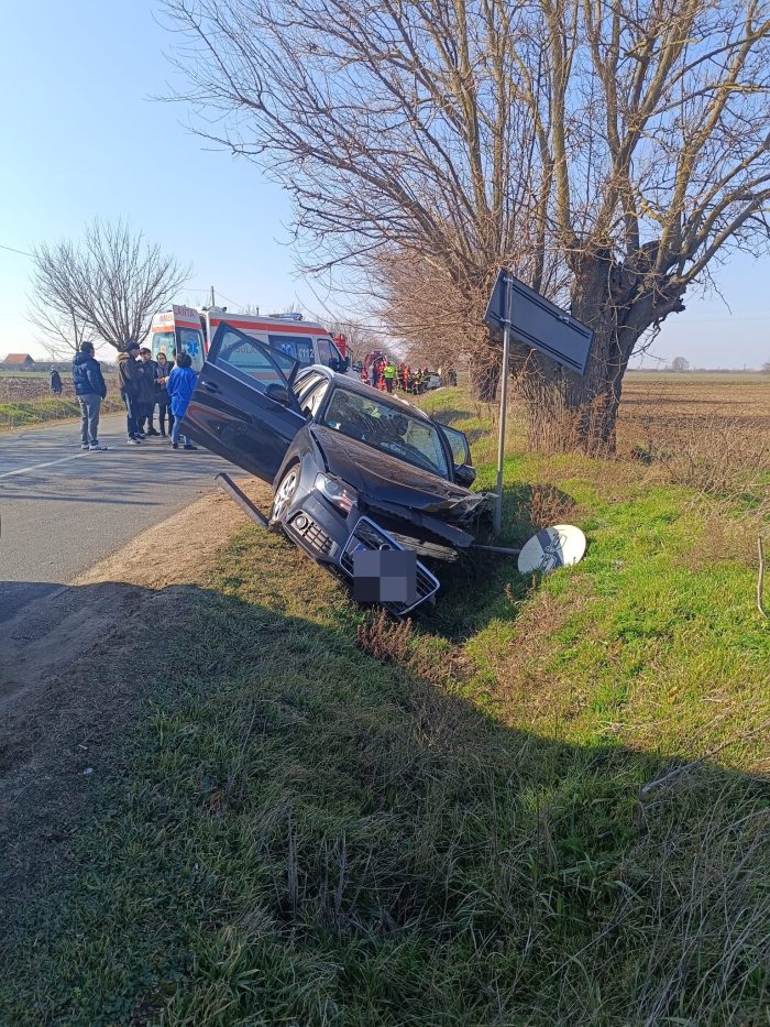 (Video) Un mort și doi răniți pe D.J. 682. Martor: „A fost o ceartă şi a tras brusc stânga”. Șoferiță: „Uitaţi-vă, m-a luat în plin şi m-a întors invers” 3