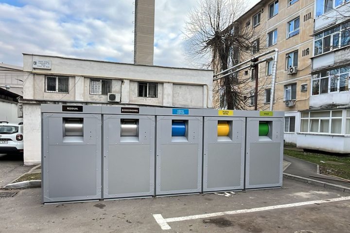 Brașov. Începe montarea primelor 100 de ecoinsule digitalizate. Containere inteligente în toate cartierele, brașovenii vor avea acces doar cu cartelă! Ai contract, primești cartelă. N-ai, nu arunci!  3