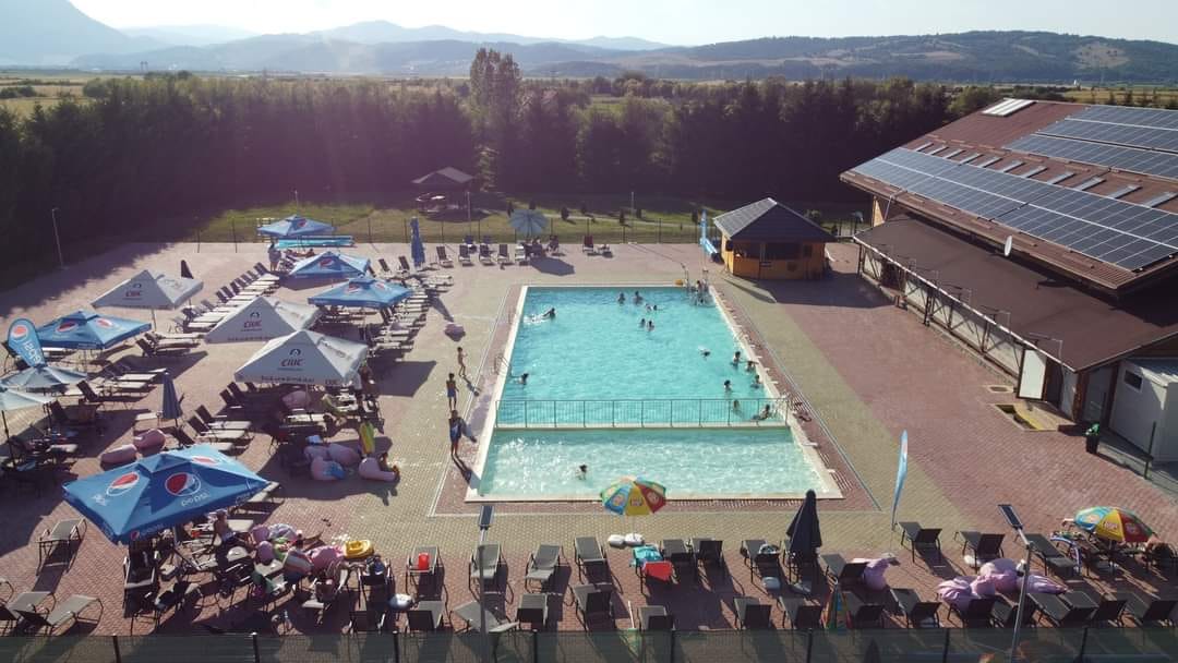 Brașov. Mâine se deschide piscina exterioară încălzită de la Pănicel. Prețurile din acest sezon 3 Brașov. Mâine se deschide piscina exterioară încălzită de la Pănicel. Prețurile din acest sezon 3