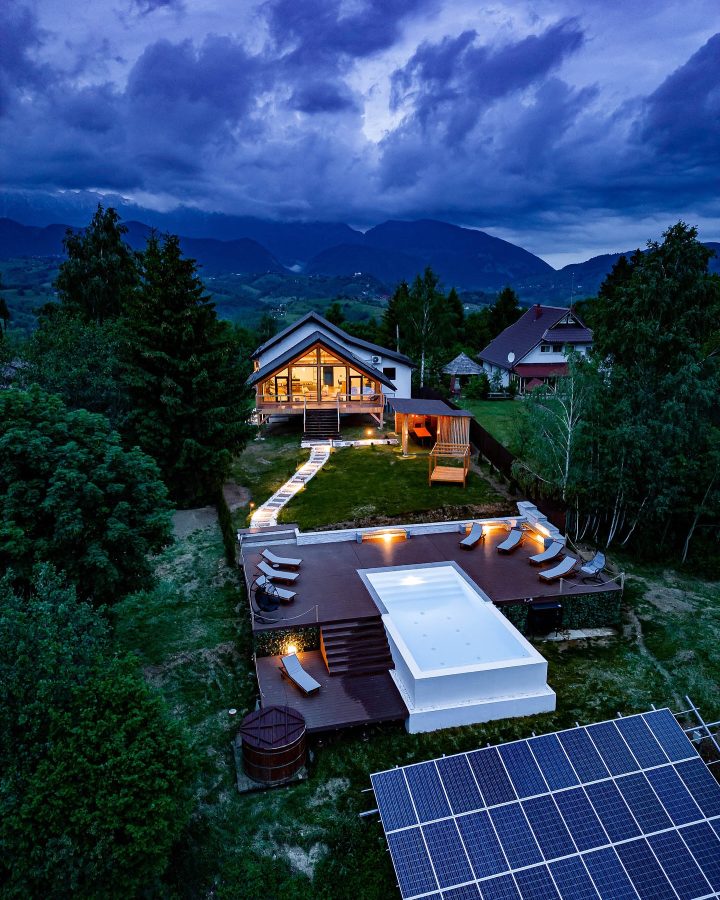 (Video) Brașov. S-a redeschis piscina de lux cu vedere spectaculoasă spre Munții Bucegi și Piatra Craiului 2