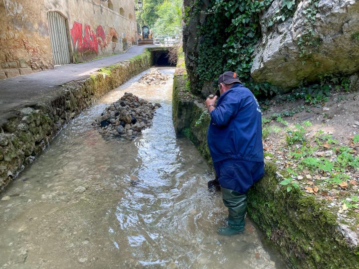 Brașov. A început decolmatarea pârului Graft. Acces interzis pentru pietoni După Ziduri. Când se finalizează lucrările 3