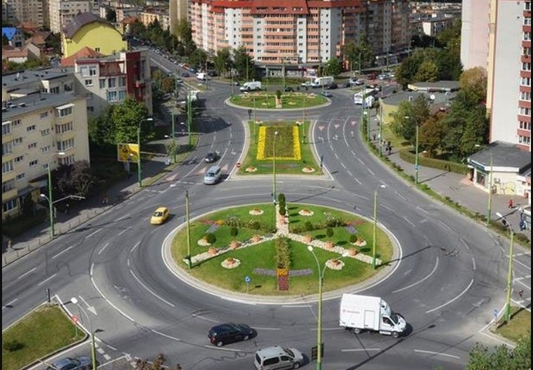De ce devin sensurile giratorii din Brașov un coșmar vara? „Turiștii nu doar vizitează, ci investesc indirect în viitorul Brașovului” 1 De ce devin sensurile giratorii din Brașov un coșmar vara? „Turiștii nu doar vizitează, ci investesc indirect în viitorul Brașovului” 1