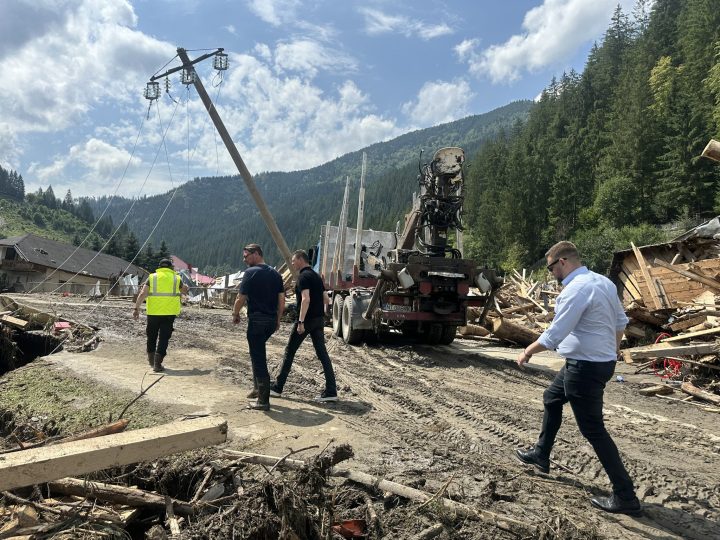 (Video) Elicopter din Brașov, trimis în mijlocul iadului de apă din Suceava 3