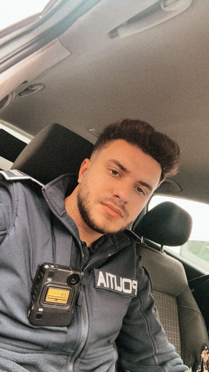 El este poliţistul care l-a prins pe agresorul livratorului nepalez. Polițistul brașovean Marian Godina:  "Felicitări, Andrei!" 1