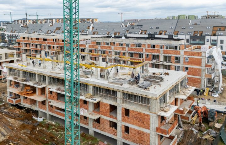 (Foto) Brașov. Cum arată noile blocuri Maurer:  jurnal de șantier pe septembrie 2025 Avantgarden 3 – Faza V și Maurer Villas 6