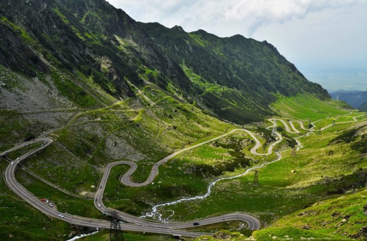 Taxă pe Transfăgărășan? Tarabe, gunoaie și urși la tot pasul. „Acolo este o agresiune și presiune. Este un haos urban care trebuie reparat” 1