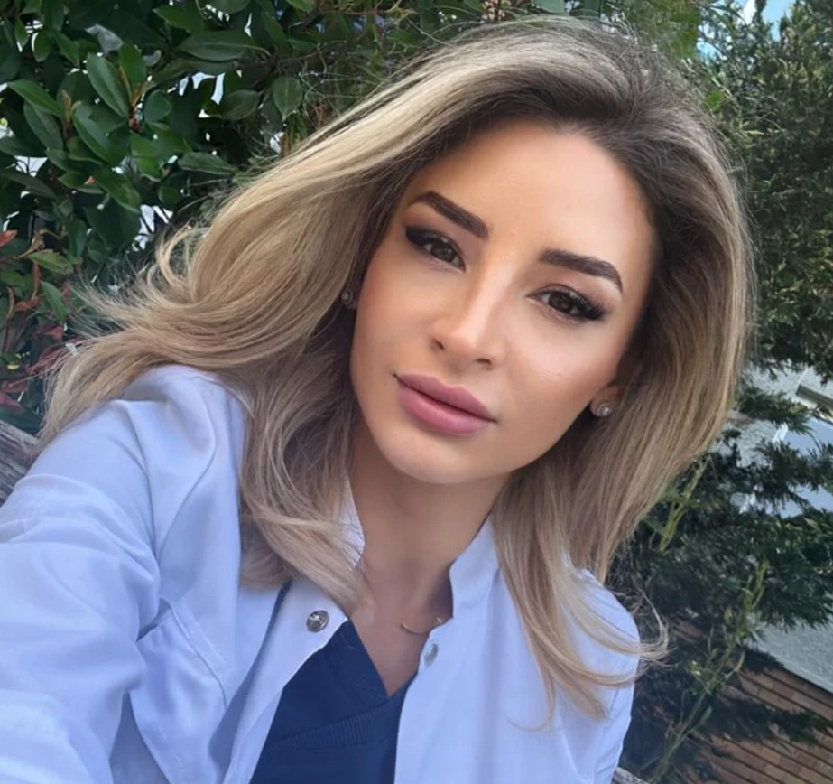 (Video) Moartea misterioasă a medicului Ștefania Szabo, găsită fără viață la doar 37 de ani. Ipotezele luate în calcul de polițiști 1 (Video) Moartea misterioasă a medicului Ștefania Szabo, găsită fără viață la doar 37 de ani. Ipotezele luate în calcul de polițiști 1