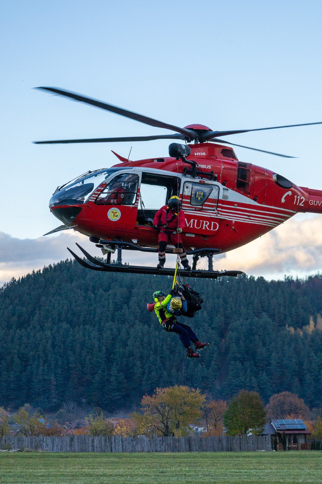 Brașov. Încă un turist și-a pierdut viața în Piatra Craiului. Prăbușit 300 de metri sub ochii nepotului de 12 ani 1 Brașov. Încă un turist și-a pierdut viața în Piatra Craiului. Prăbușit 300 de metri sub ochii nepotului de 12 ani 1