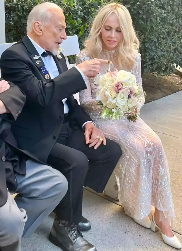 A murit românca Anca Faur, soția astronautului american Buzz Aldrin 1 A murit românca Anca Faur, soția astronautului american Buzz Aldrin 1