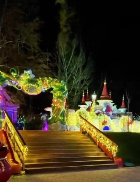 (Video) Lângă Brașov, se deschide cel mai mare parc de Crăciun din Transilvania 2 (Video) Lângă Brașov, se deschide cel mai mare parc de Crăciun din Transilvania 2