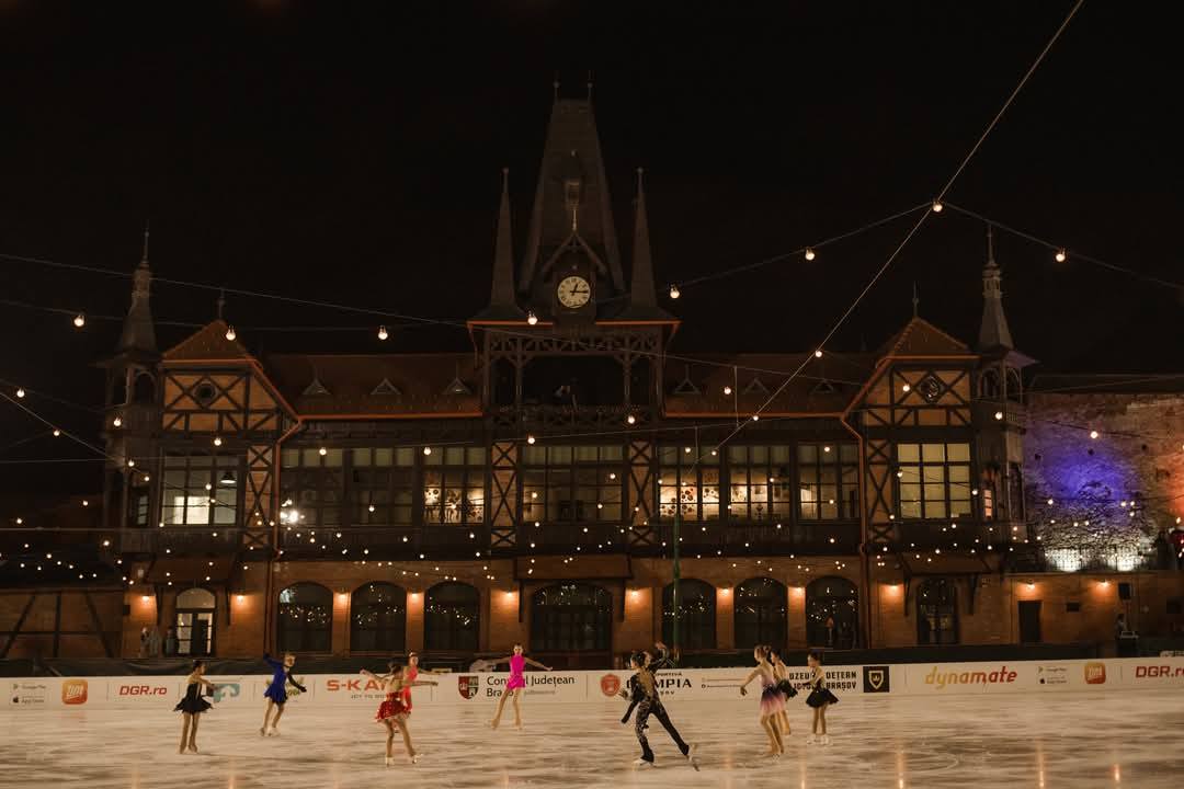 Brașov. Se deschide patinoarul de la Baza Sportivă Olimpia. Peste 400 de perechi de patine și 6 serii pe zi 1 Brașov. Se deschide patinoarul de la Baza Sportivă Olimpia. Peste 400 de perechi de patine și 6 serii pe zi 1