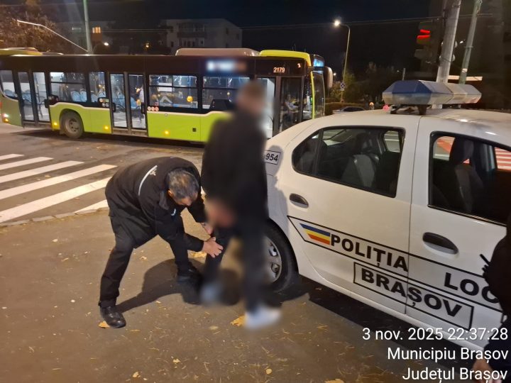 Intervenție rapidă în Brașov: un polițist local a oprit un hoț agresiv dintr-un supermarket, după ce a atacat un paznic. „Colegul nostru a surprins un tânăr ce agresa agentul de pază al magazinului” 2