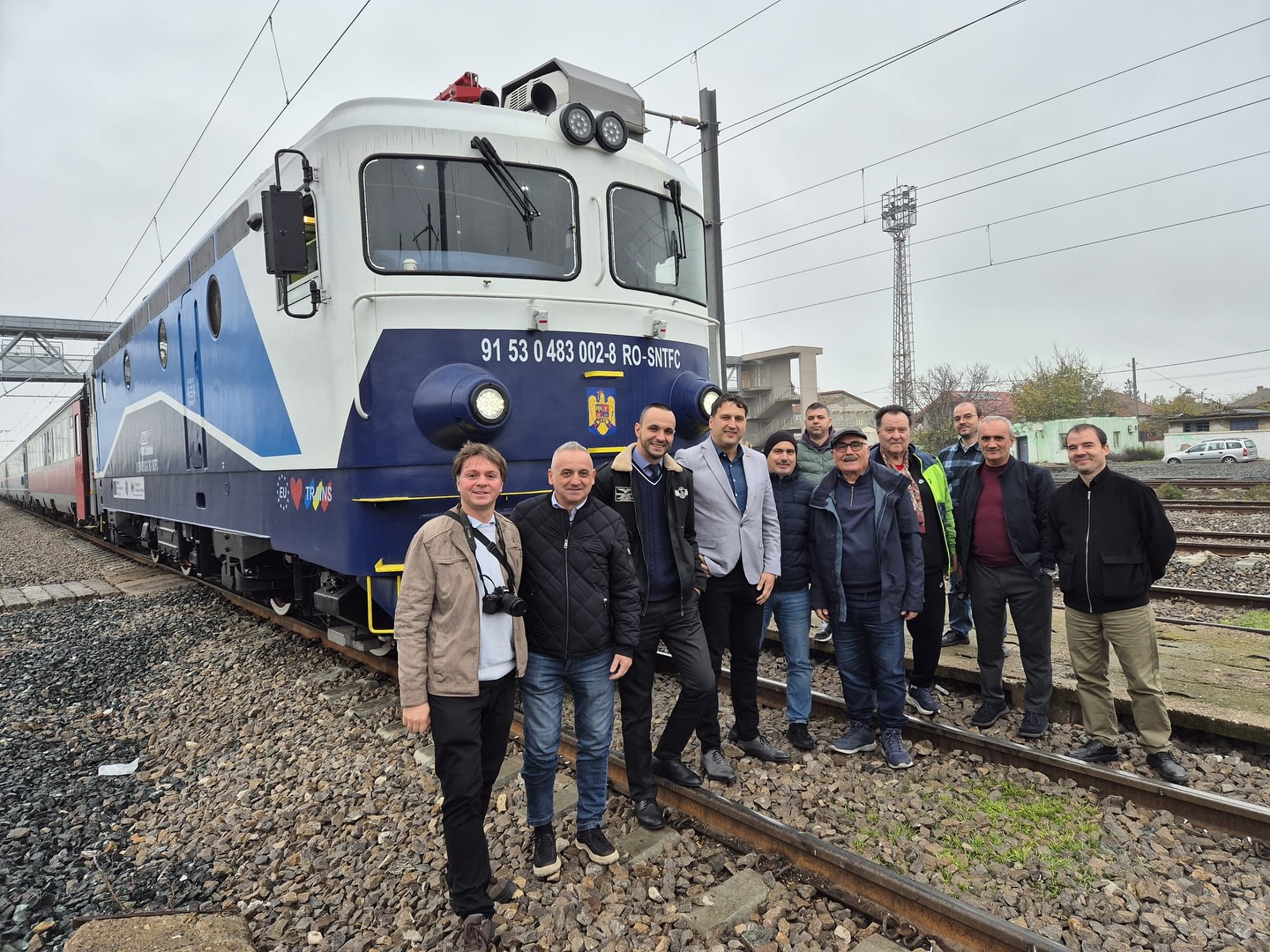 (Video) A doua locomotivă electrică modernizată la SCRL Brașov a trecut testele cu succes: 160 km/h pe ruta București–Fetești, tractând 16 vagoane. „Continuăm să performăm, să inovăm și să evoluăm” 2 (Video) A doua locomotivă electrică modernizată la SCRL Brașov a trecut testele cu succes: 160 km/h pe ruta București–Fetești, tractând 16 vagoane. „Continuăm să performăm, să inovăm și să evoluăm” 2